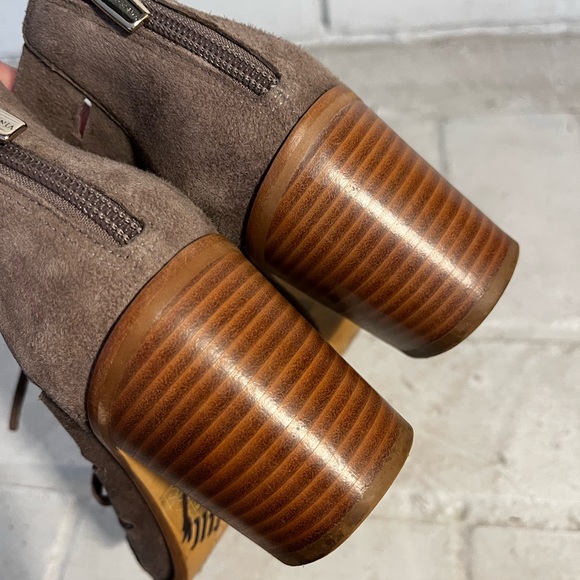 Vince Camuto Tressa Taupe Bootie Size 6.5 - Picture 8 of 11